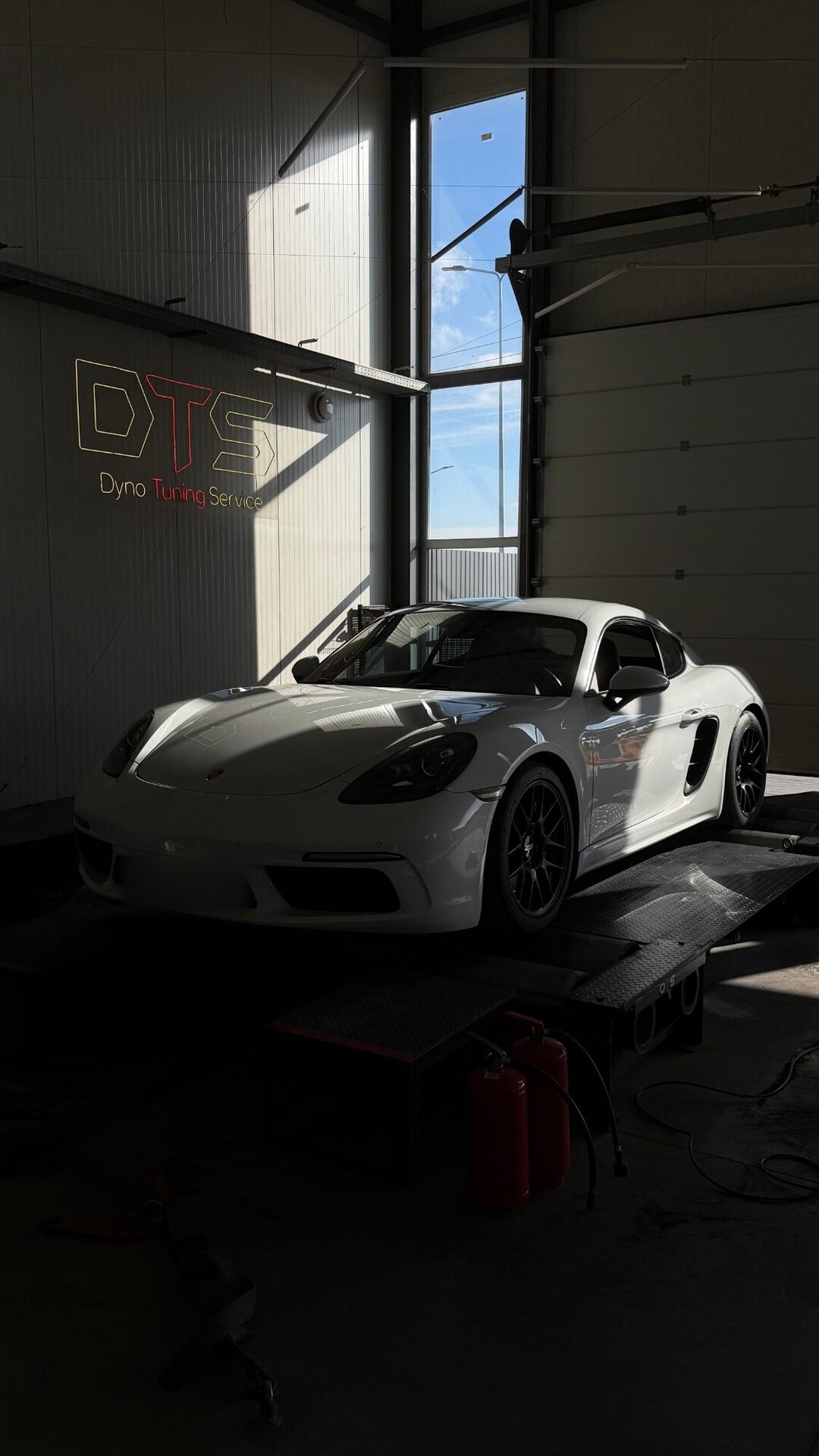 Porsche 718 Cayman на диностенді DynoMax 4000 у боксі DTS Dyno & Tuning, Львів